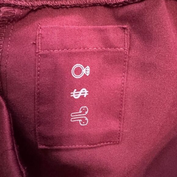 Figs Zamora jogger in cranberry color size petite medium - Picture 9 of 9